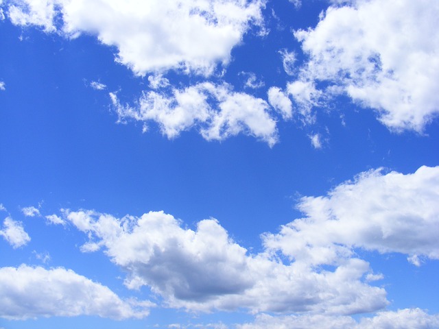 広がる青空と雲